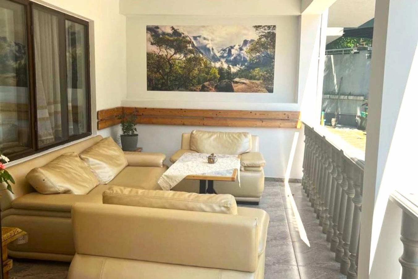 Hotel Ararat 高尼奥 外观 照片